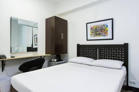 San Agustin Residences Макати Экстерьер фото