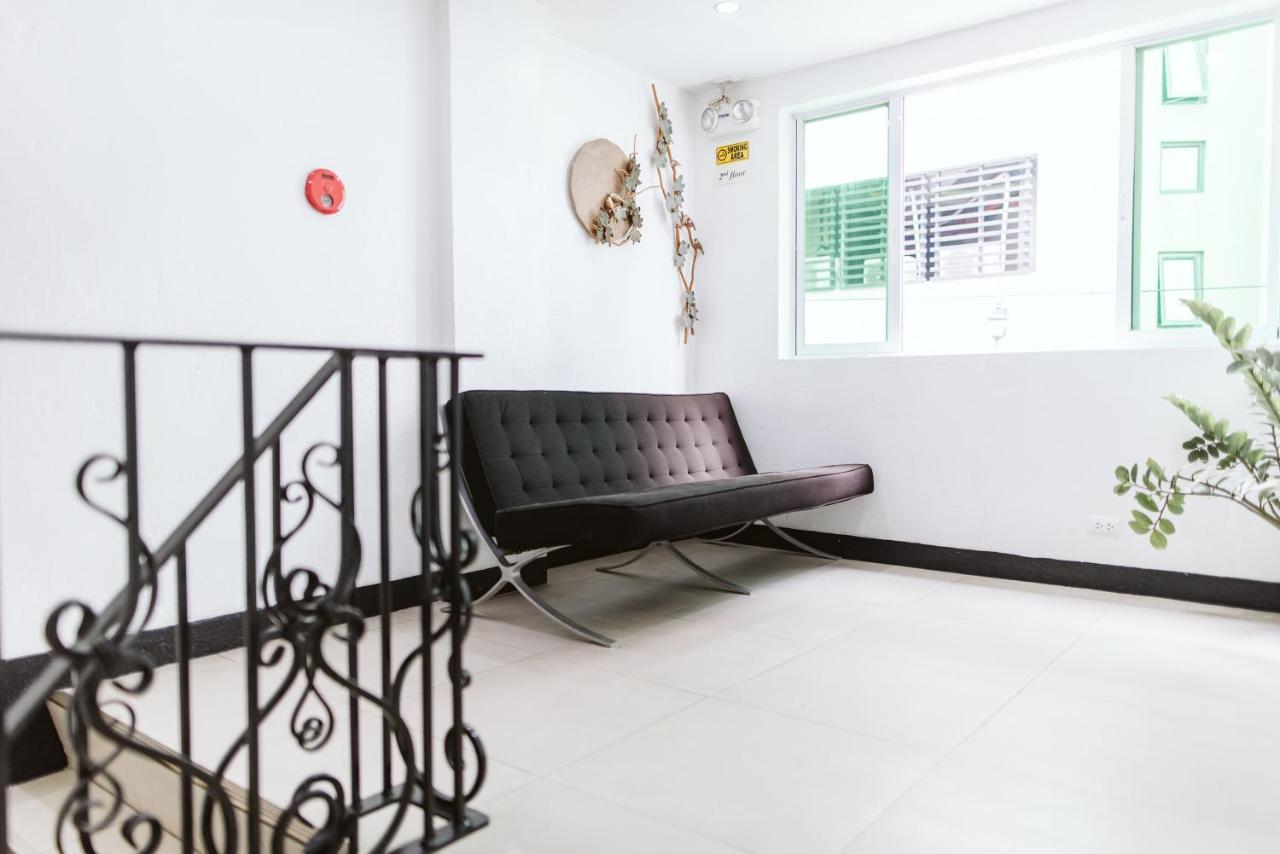 San Agustin Residences Макати Экстерьер фото