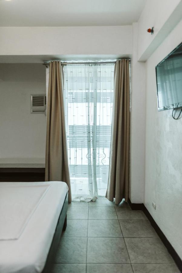 San Agustin Residences Макати Экстерьер фото