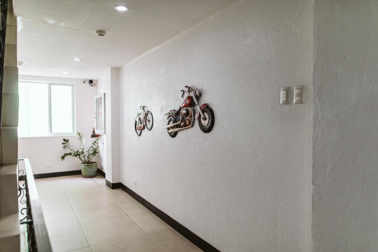 San Agustin Residences Макати Экстерьер фото