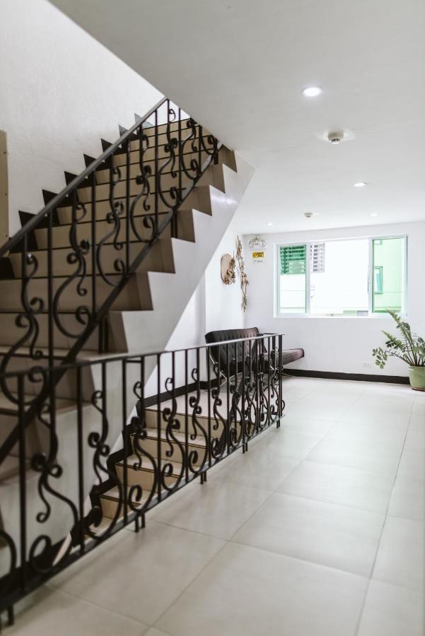San Agustin Residences Макати Экстерьер фото